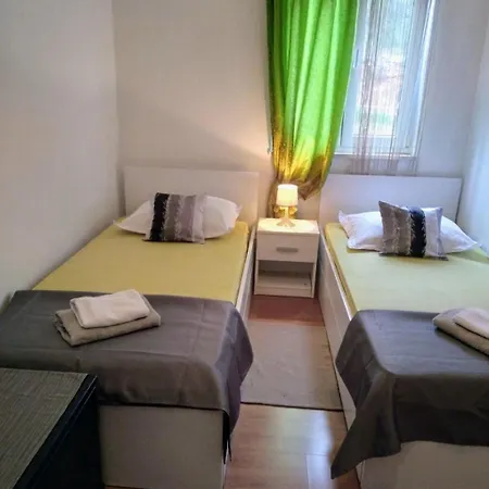 Apartment Viki - Seaview & Garden Terrace