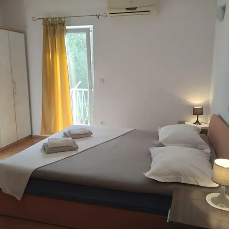 Apartment Viki - Seaview & Garden Terrace