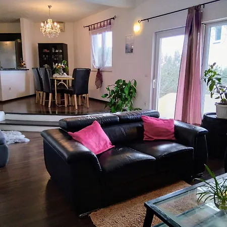 Viki - Seaview & Garden Terrace Apartment *