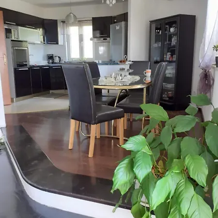 Viki - Seaview & Garden Terrace Apartment Makarska